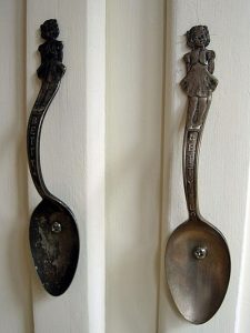 Rusty Spoon Door Handle DIY Craft Ideas