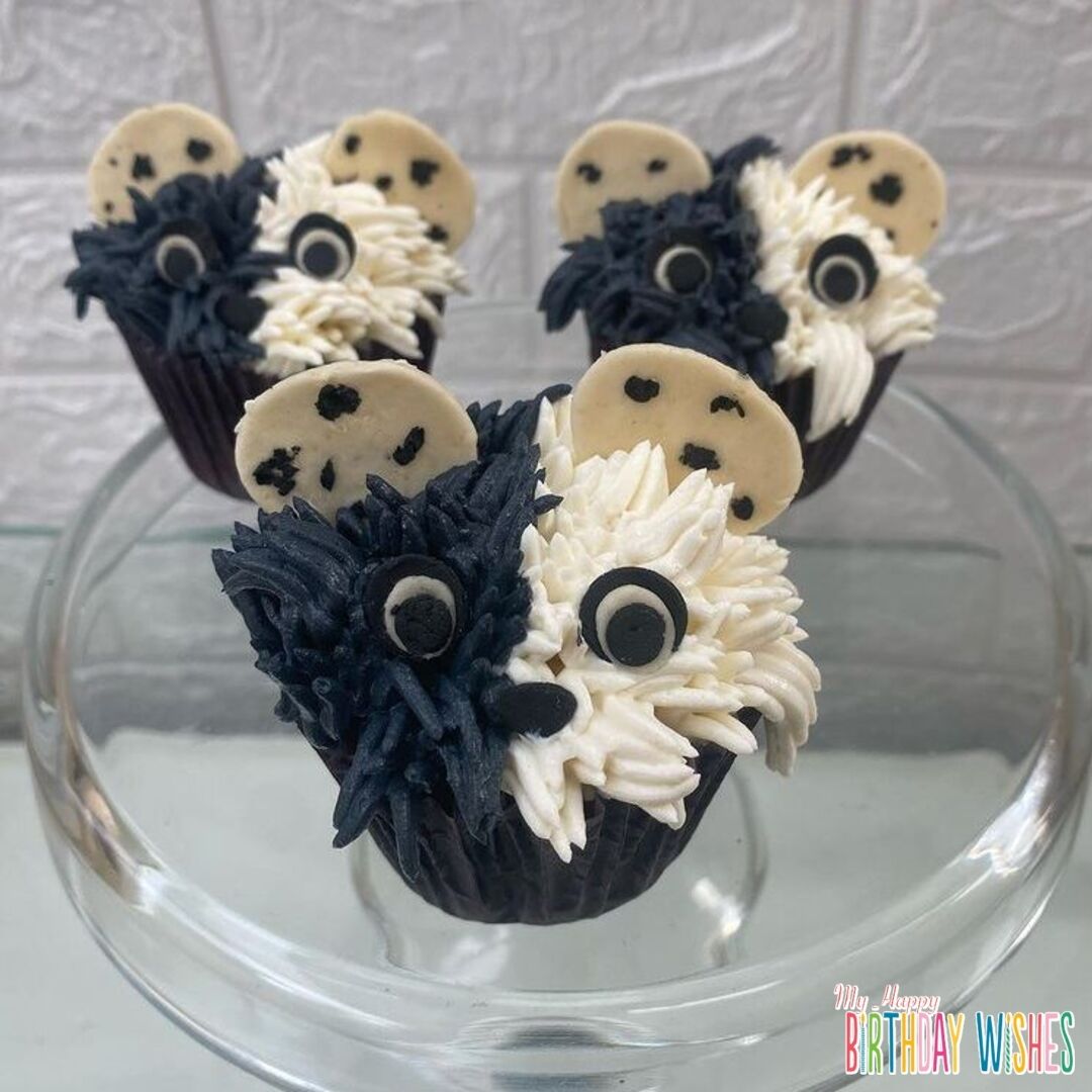 Dog Face Cup Cake - a three cup cakes with the same dog faces.